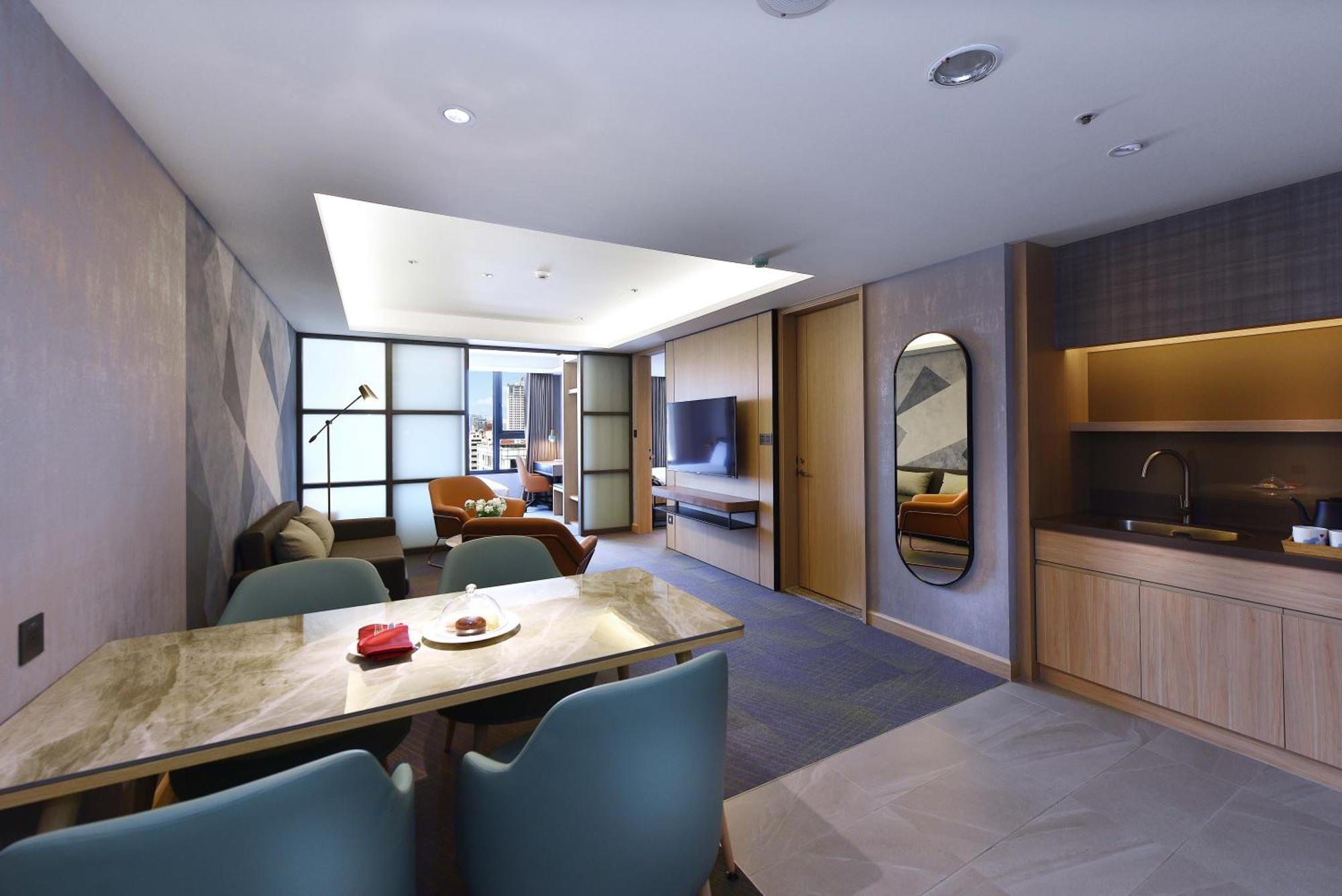 Fullon Poshtel - Kaohsiung Hotel ภายนอก รูปภาพ
