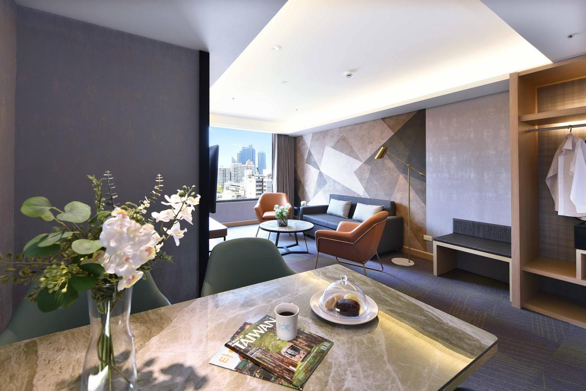 Fullon Poshtel - Kaohsiung Hotel ภายนอก รูปภาพ